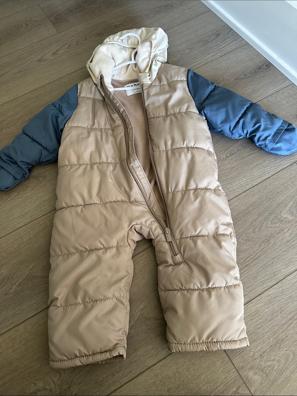 Old Navy unisex water resistant baby toddler bunting snowsuit 12-18 months
